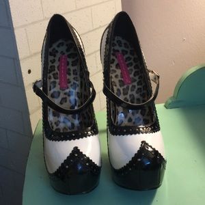 Bordello platform pumps size 7